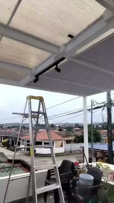 Pérgola con riel de luces
