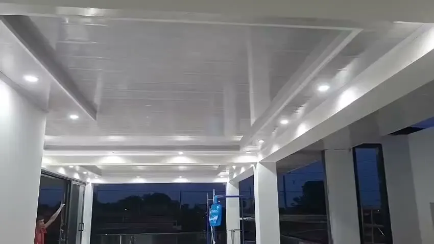 Terraza con iluminación empotrada